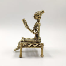 Reading Lady Sitting Cot